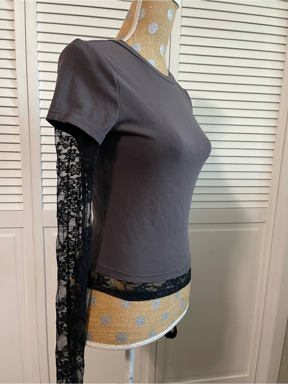 EDIKTED Layered Lace Long Sleeve T-Shirt Black Lace Gray Top Sz S - Picture 4 of 11